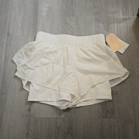 NWT Blogilates Cream Ruffle Short, SIZE S - Picture 3 of 12